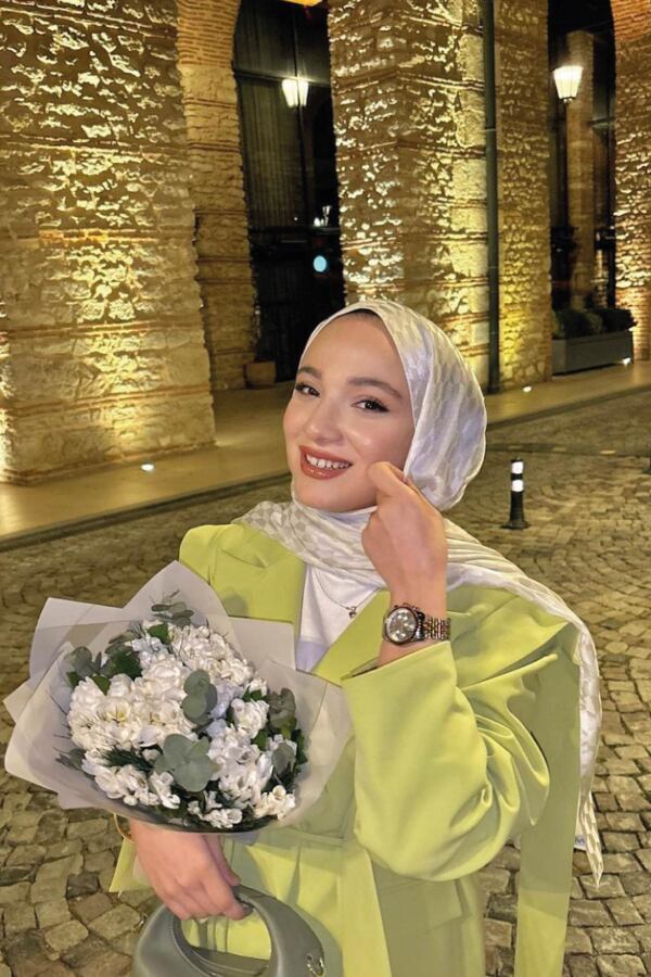 Betül Mancak' ın Tercihi KIRIK BEYAZ QOZA DESEN İPEKSİ JAKAR ŞAL - (1)