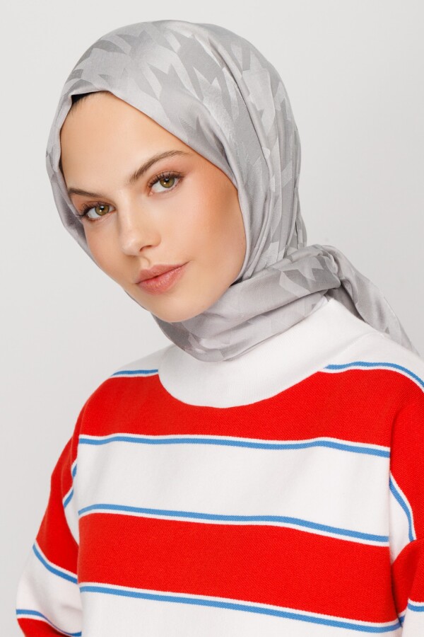 GÜMÜŞ GRİ KAZAYAĞI DESEN İPEKSİ JAKAR ŞAL - VALORSCARF (1)