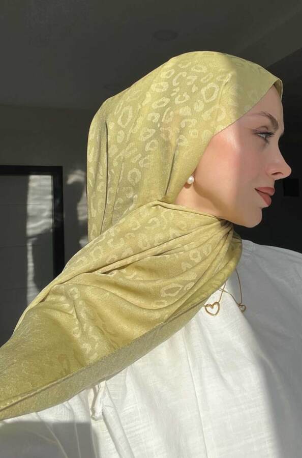 Hilal'in Tercihi Leopar Desen Şal/ Tereyağı Sarısı - 