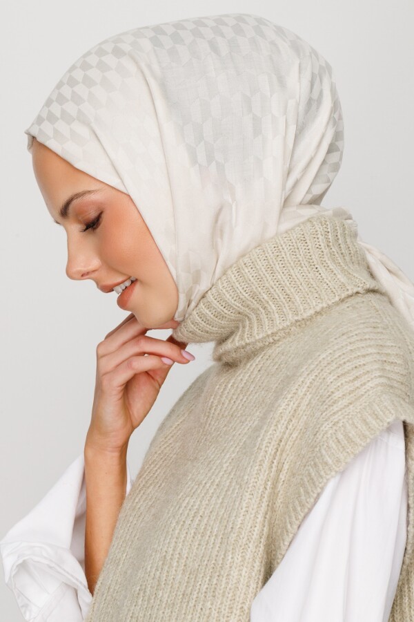 KIRIK BEYAZ QOZA DESEN İPEKSİ JAKAR ŞAL - VALORSCARF (1)