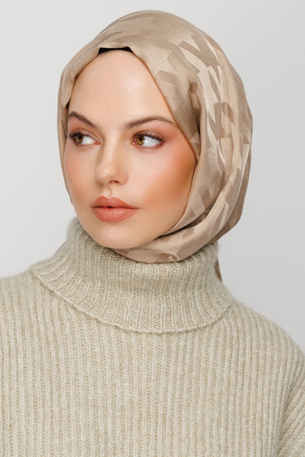 KUM BEJİ KAZAYAĞI DESEN İPEKSİ JAKAR ŞAL - VALORSCARF (1)