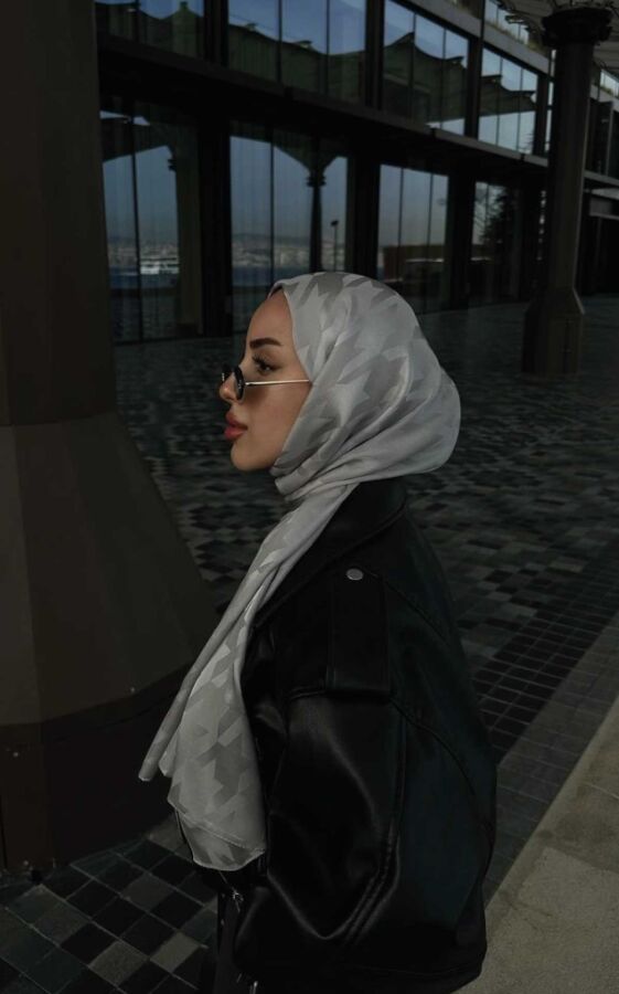 Merve Öztürk'ün Tercihi GÜMÜŞ GRİ KAZAYAĞI İPEKSİ JAKAR ŞAL - (1)