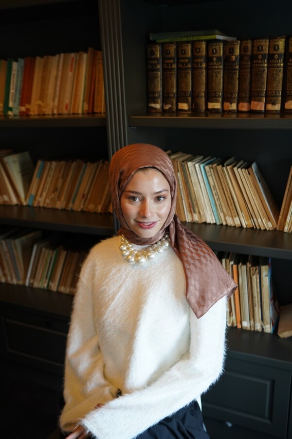 MOCHA QOZA DESEN İPEKSİ JAKAR ŞAL - VALORSCARF (1)