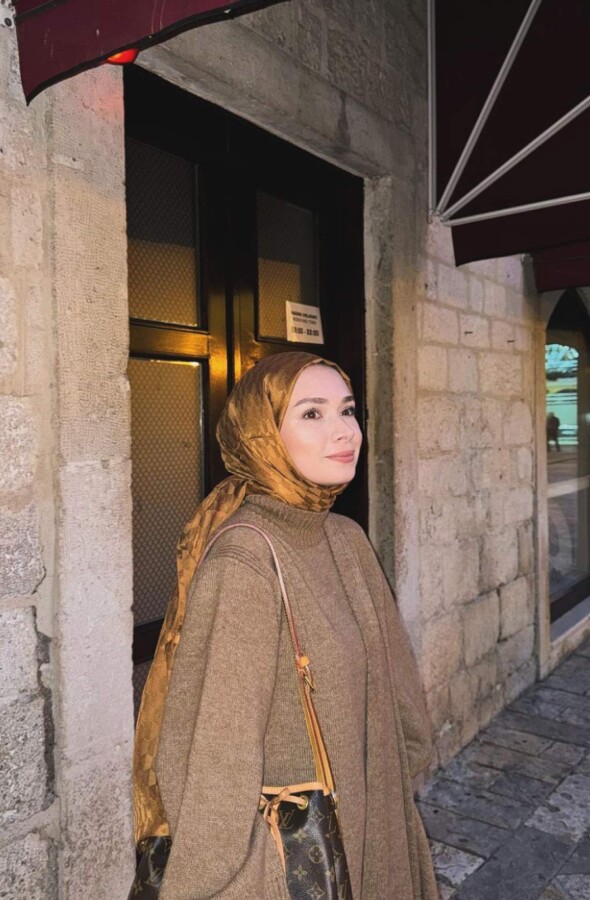 Şuheda'nın Tercihi BAL KÖPÜĞÜ QOZA DESEN İPEKSİ JAKAR ŞAL - (1)